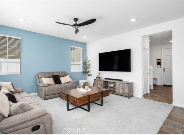 Detail Gallery Image 9 of 50 For 2502 Gunner Ridge Way, Rialto,  CA 92377 - 3 Beds | 2/1 Baths