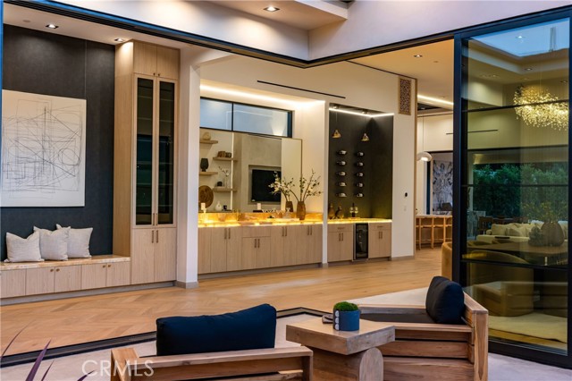 Detail Gallery Image 11 of 72 For 11826 Kling St, Valley Village,  CA 91607 - 6 Beds | 5/1 Baths