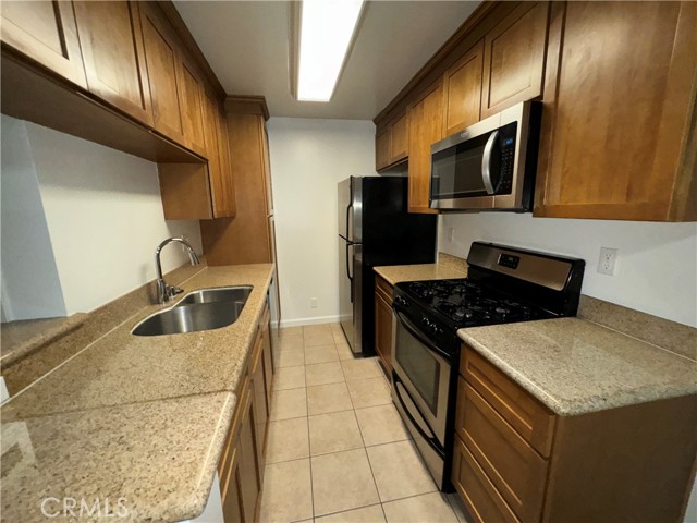 Detail Gallery Image 7 of 28 For 20327 Saticoy St #203,  Winnetka,  CA 91306 - 1 Beds | 1 Baths