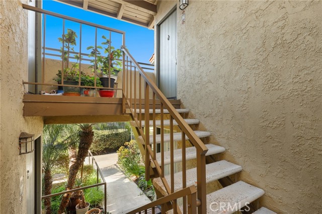 Detail Gallery Image 2 of 14 For 1345 Cabrillo Park Dr #Q02,  Santa Ana,  CA 92701 - 1 Beds | 1 Baths