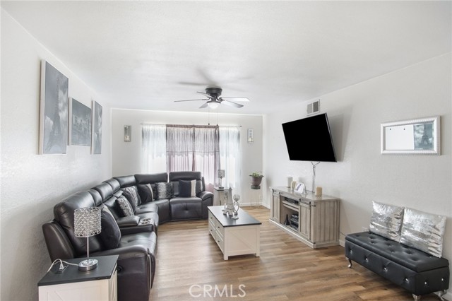 372 Terri Drive, Atwater CA: https://media.crmls.org/medias/82e545ad-9945-4c1f-ad6e-b9bdc4bdc8f4.jpg