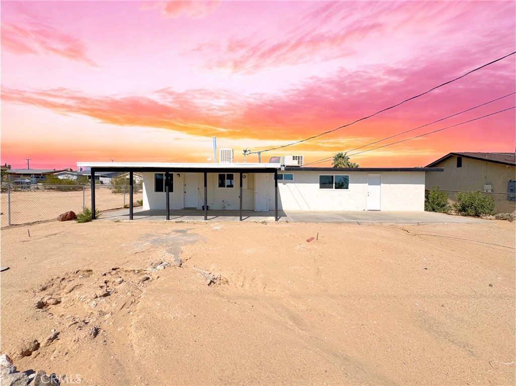 https://media.crmls.org/medias/82e570bc-2809-469f-9a80-06829836bc54.jpg?preset=X-Large