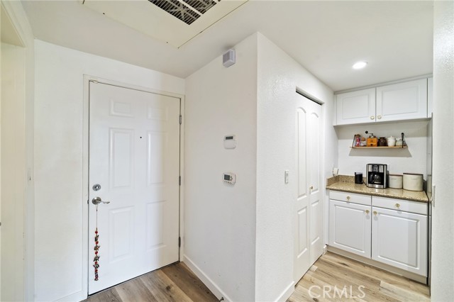 Detail Gallery Image 2 of 22 For 838 Pine Ave #211,  Long Beach,  CA 90813 - 2 Beds | 2 Baths