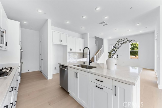 Detail Gallery Image 8 of 57 For 123 Bosal, Irvine,  CA 92618 - 3 Beds | 3/1 Baths