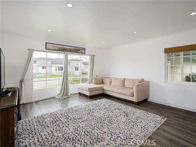 Detail Gallery Image 4 of 35 For 12509 Manor Dr, Hawthorne,  CA 90250 - 3 Beds | 2 Baths