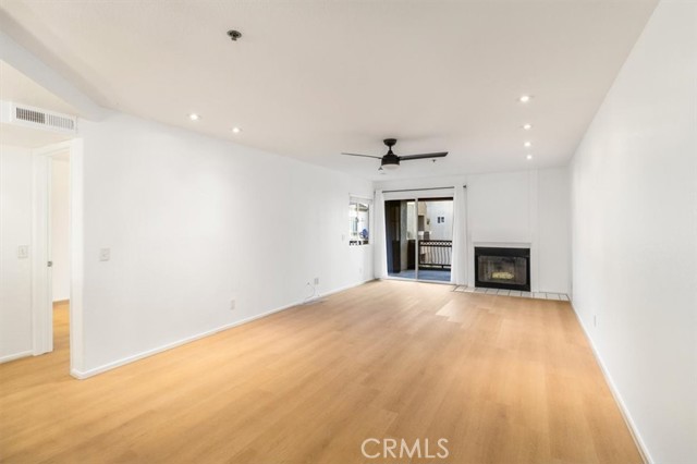 Detail Gallery Image 6 of 41 For 400 Lake St #208, Huntington Beach,  CA 92648 - 2 Beds | 2 Baths