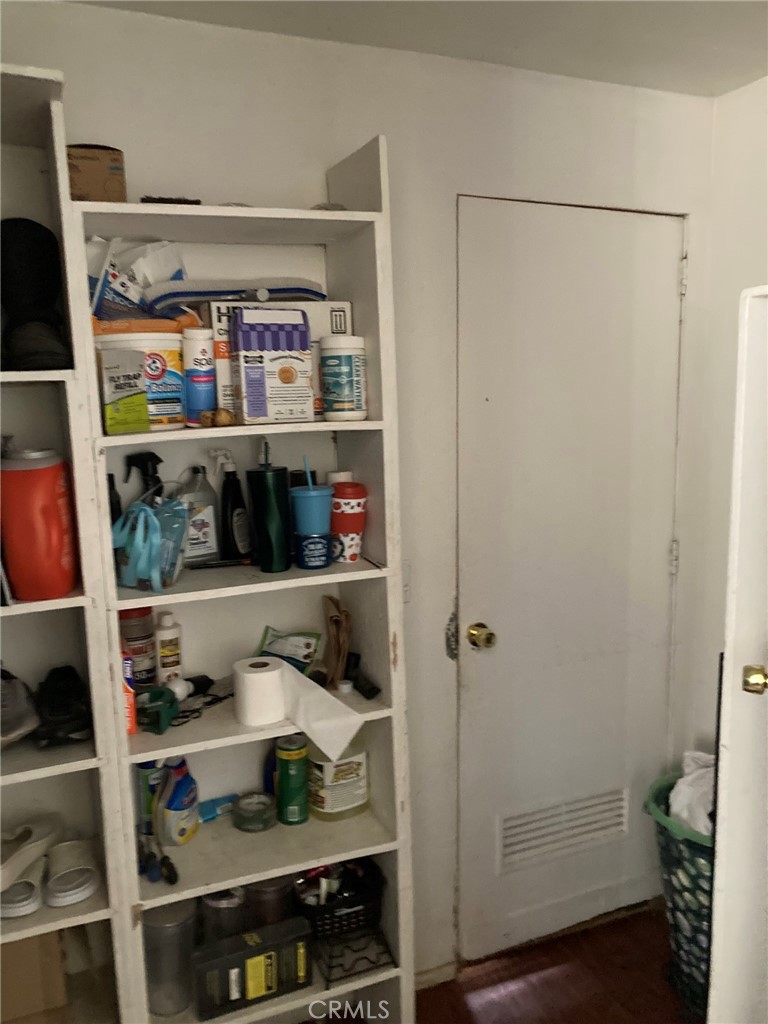 https://media.crmls.org/medias/82e87004-f72c-4f24-b7be-b50e09b7e613.jpg?preset=X-Large