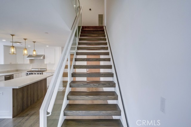 Detail Gallery Image 13 of 27 For 35 Raymond #404,  Pasadena,  CA 91103 - 2 Beds | 2/1 Baths