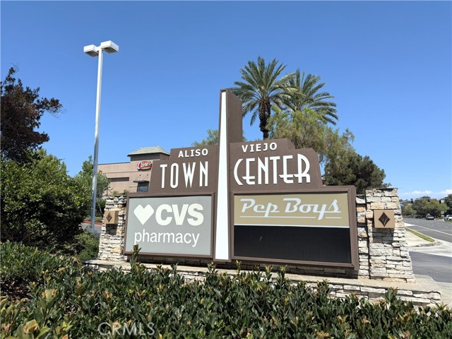 48 Hawksmoor, Aliso Viejo CA: https://media.crmls.org/medias/82eb53d5-e090-44e1-b3ab-704586a8e0e6.jpg