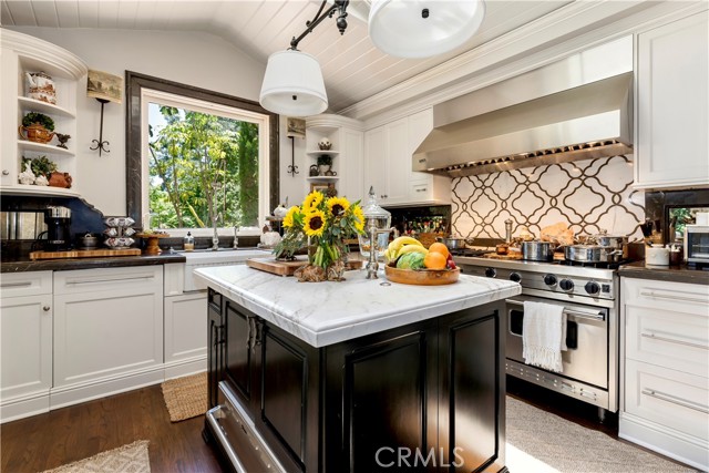 302 W Carter Avenue, Sierra Madre CA: https://media.crmls.org/medias/82ebe787-5873-4a7b-8626-c572884ab0b6.jpg