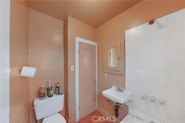 3825 Liberty Boulevard, South Gate CA: https://media.crmls.org/medias/82ec0706-ce41-4cb4-89c1-46d387e7028a.jpg