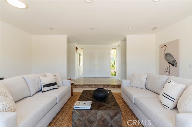 4935 Calvin Avenue, Tarzana CA: https://media.crmls.org/medias/82ec0e45-877c-48fa-a761-4011db7fa20f.jpg
