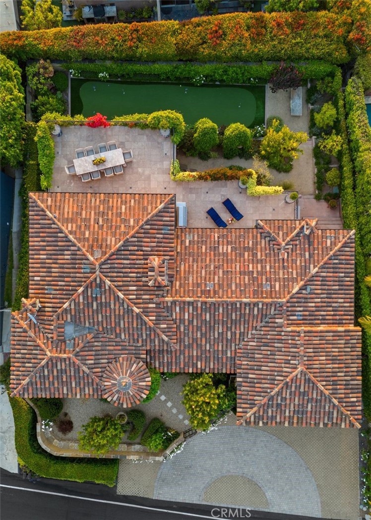 https://media.crmls.org/medias/82ec1927-25bd-4637-827b-38ea7c561731.jpg?preset=X-Large