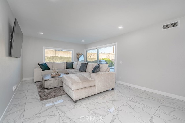 Detail Gallery Image 12 of 43 For 1687 Sunrise Way, Corona,  CA 92882 - 4 Beds | 1/1 Baths
