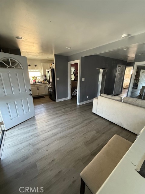 413 W 109th Place, Los Angeles CA: https://media.crmls.org/medias/82ed6af6-94dd-4ec1-8ce8-3040d6e9d963.jpg