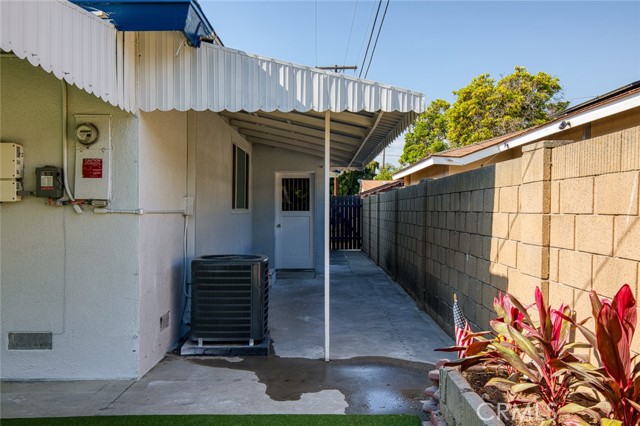 3622 W Kent Avenue, Santa Ana CA: https://media.crmls.org/medias/82edf765-b623-438e-8f32-850dbdd500ca.jpg