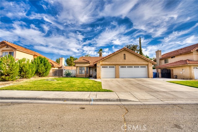 5802 Russ Place, Palmdale CA: https://media.crmls.org/medias/82edf7a1-4be0-43dc-a36f-588a1fe7c8b9.jpg