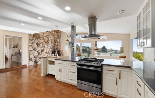 Detail Gallery Image 14 of 34 For 28245 Lobrook, Rancho Palos Verdes,  CA 90275 - 3 Beds | 3 Baths