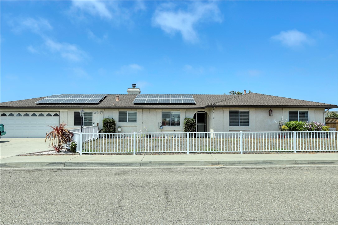 Detail Gallery Image 1 of 1 For 1595 Huntington Ave, Grover Beach,  CA 93433 - 3 Beds | 1 Baths