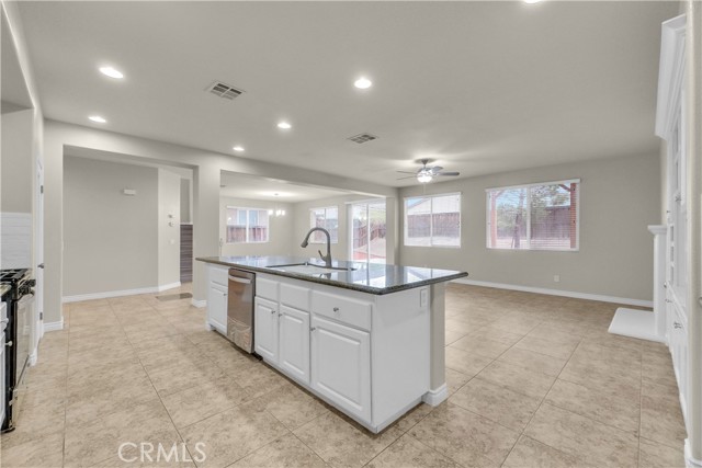 Detail Gallery Image 9 of 39 For 9058 Chimney Rock Ave, Hesperia,  CA 92344 - 4 Beds | 3/1 Baths