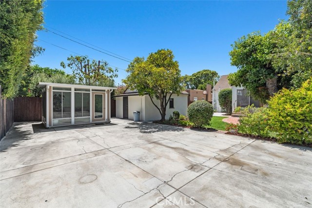 2340 Camden Avenue, Los Angeles CA: https://media.crmls.org/medias/82ef2d35-44a7-4d89-bb7a-eb40a692d642.jpg