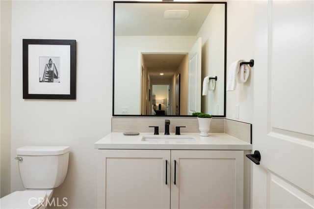 414 Main St., Huntington Beach CA: https://media.crmls.org/medias/82ef5848-0400-44b0-8f11-74e09f6396e8.jpg