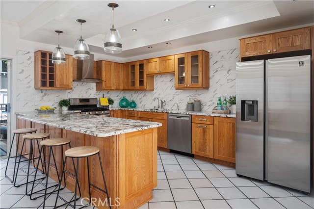2006 Aviation Way, Redondo Beach CA: https://media.crmls.org/medias/82efd8ff-ce4e-47b4-96b9-81c0c0f8fd06.jpg