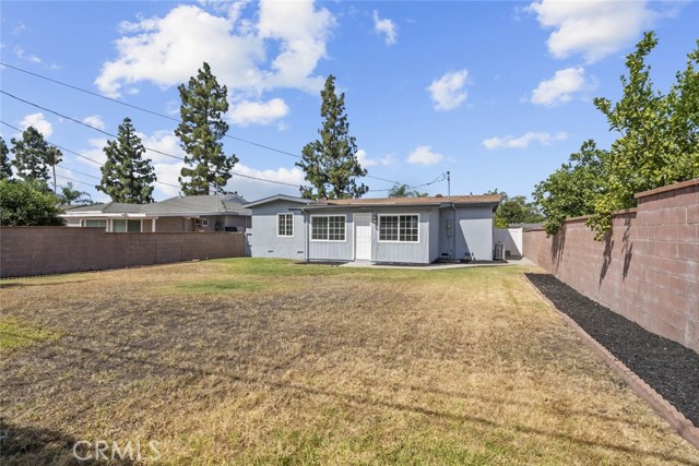 5040 N Lyman Avenue, Covina CA: https://media.crmls.org/medias/82f00017-304b-4a3b-8b05-6cde07c77272.jpg