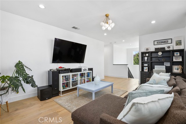24229 La Montura Drive, Valencia CA: https://media.crmls.org/medias/82f0f1cb-25a8-4b8b-bed2-a57e799c5fc5.jpg