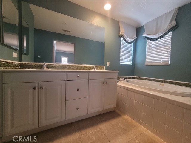 4022 Sutton Court, Riverside CA: https://media.crmls.org/medias/82f0f58d-f556-4f2c-a9e3-971cd1a8c9e8.jpg