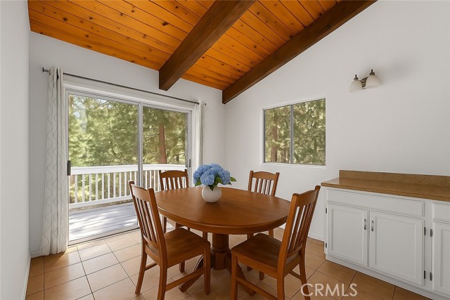 24011 Lakeview Drive, Crestline CA: https://media.crmls.org/medias/82f112e6-1d04-465f-8ae5-e801aa0422c5.jpg