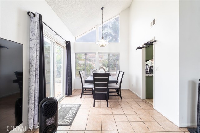 Detail Gallery Image 3 of 20 For 4511 Feather River Rd, Corona,  CA 92878 - 3 Beds | 3 Baths