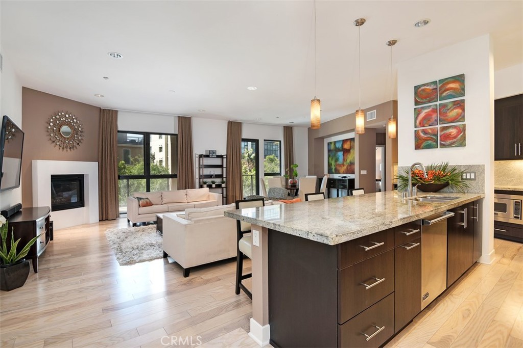 402 Rockefeller #203