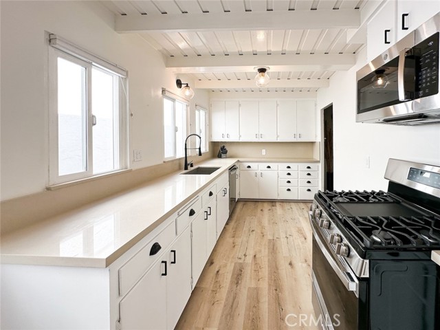 Detail Gallery Image 15 of 31 For 63 9th St, Hermosa Beach,  CA 90254 - 2 Beds | 1 Baths