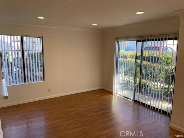 Detail Gallery Image 7 of 20 For 10001 Topanga Canyon Blvd #17,  Chatsworth,  CA 91311 - 3 Beds | 2/1 Baths