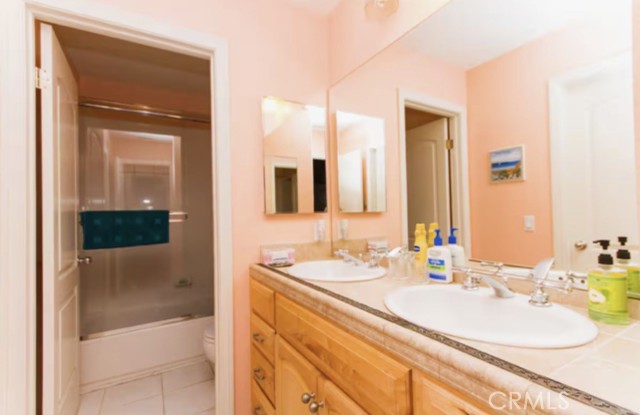 Detail Gallery Image 2 of 7 For 610 Main, Huntington Beach,  CA 92648 - 3 Beds | 2/1 Baths