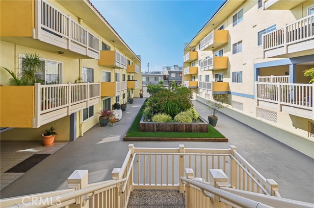 1707 Pacific Coast Highway, Hermosa Beach, California 90254, 2 Bedrooms Bedrooms, ,2 BathroomsBathrooms,Residential,Sold,Pacific Coast Highway,SB24105378