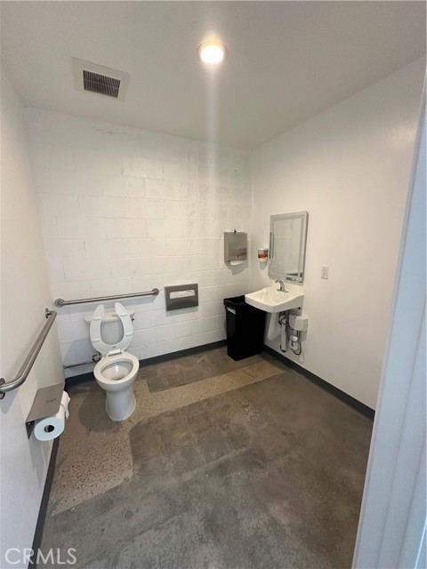 5706 Cahuenga Boulevard, North Hollywood (los Angeles), California 91601, ,Commercial Lease,For Rent,5706 Cahuenga Boulevard,CRGD25156221