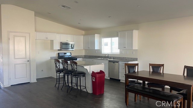 Detail Gallery Image 5 of 24 For 1338 Division Ct, Hemet,  CA 92543 - 4 Beds | 2/1 Baths