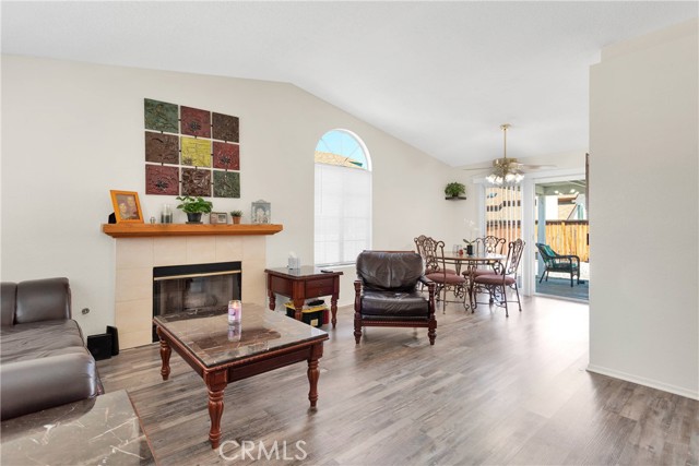 Detail Gallery Image 4 of 33 For 12439 Glennaire Pl, Victorville,  CA 92395 - 2 Beds | 2 Baths