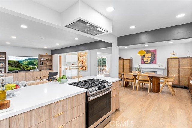 2924 Royal Palm Drive, Costa Mesa CA: https://media.crmls.org/medias/82f8f185-3c4a-4b9f-9c94-0df21f3362ab.jpg