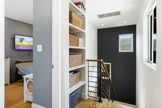 Detail Gallery Image 22 of 65 For 11308 Dona Teresa Dr, Studio City,  CA 91604 - 5 Beds | 4 Baths