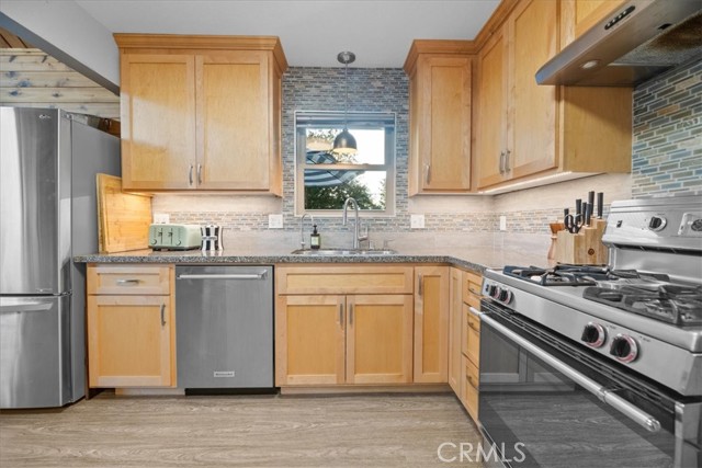 Detail Gallery Image 12 of 35 For 1021 Berne Dr, Crestline,  CA 92325 - 4 Beds | 3 Baths