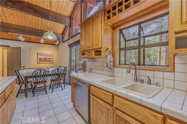 Detail Gallery Image 13 of 46 For 913 Mountain Ln, Big Bear City,  CA 92314 - 3 Beds | 2 Baths