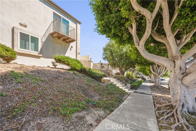 Detail Gallery Image 14 of 14 For 120 S Francisca Ave #5,  Redondo Beach,  CA 90277 - 2 Beds | 2/1 Baths