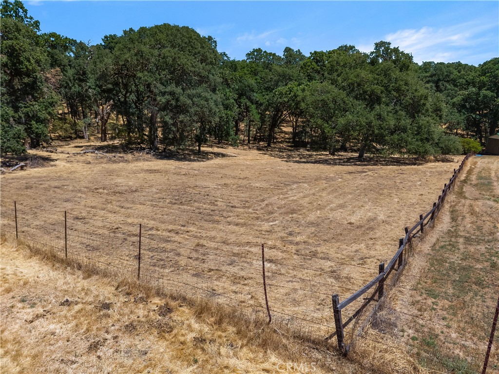 https://media.crmls.org/medias/82fd4b3f-b326-407a-b692-d9b319b96b69.jpg?preset=X-Large