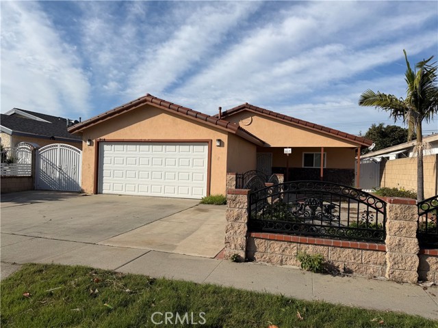 Detail Gallery Image 2 of 8 For 218 N Cooper, Santa Ana,  CA 92703 - 4 Beds | 2 Baths