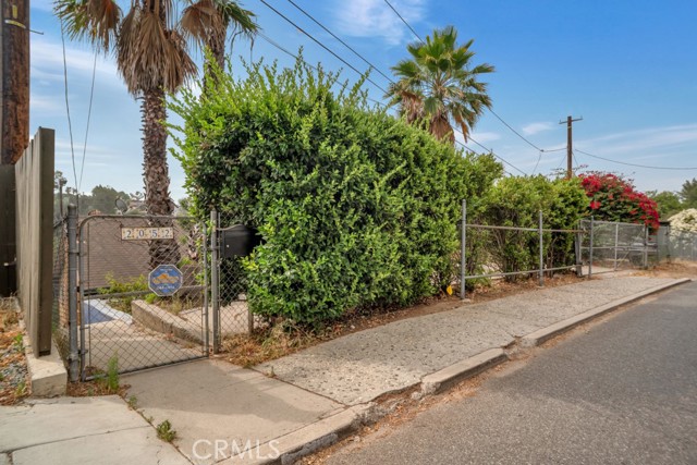2052 N Alvarado N Street, Los Angeles CA: https://media.crmls.org/medias/82fdbd5e-fa11-49b5-9b10-659472e95117.jpg