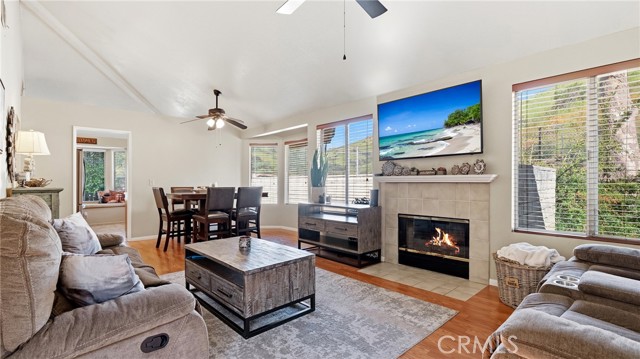 Detail Gallery Image 5 of 21 For 22921 Banyan #265,  Saugus,  CA 91390 - 3 Beds | 2 Baths