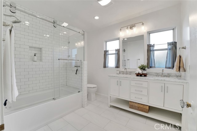 Detail Gallery Image 28 of 40 For 337 N Beachwood, Los Angeles,  CA 90004 - 3 Beds | 2 Baths